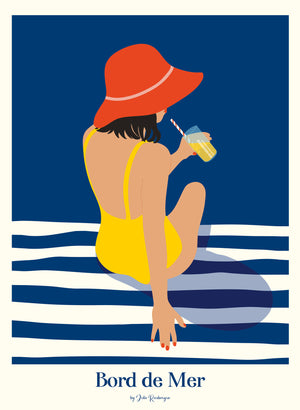Affiche Bord de Mer – Pause Rafraîchissante : illustration d'une femme en maillot jaune sirotant une citronnade sur une serviette rayée bleu marine et blanc.