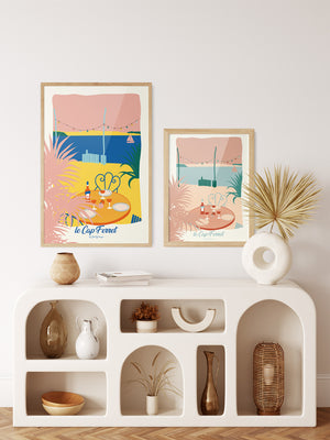 Duo d'affiches Cap Ferret – La Cabane, versions colorée et pastel, accrochées ensemble pour un effet galerie.