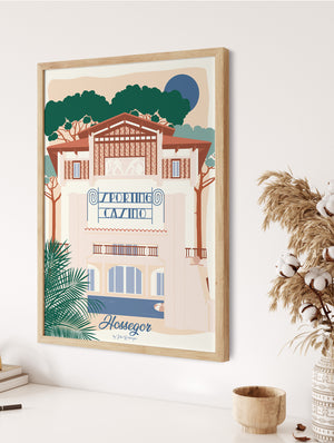 Affiche du Sporting d’Hossegor mise en scène dans un intérieur, parfaite pour une décoration balnéaire et raffinée.