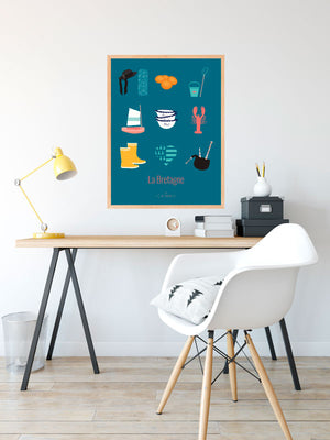 Affiche décorative La Bretagne – Les Iconiques mise en scène dans un intérieur, avec ses objets emblématiques en version graphique.