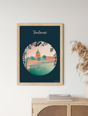  Affiche décorative de Toulouse mise en scène dans un intérieur, ambiance apaisante et méridionale.
