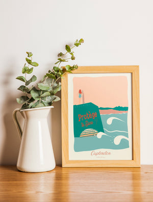 Carte postale illustrée intitulée “Capbreton, Le Spot” par Julie Roubergue, représentant un des fameux spot de surf de Capbreton , la plage de Santocha dans des tons pastel.