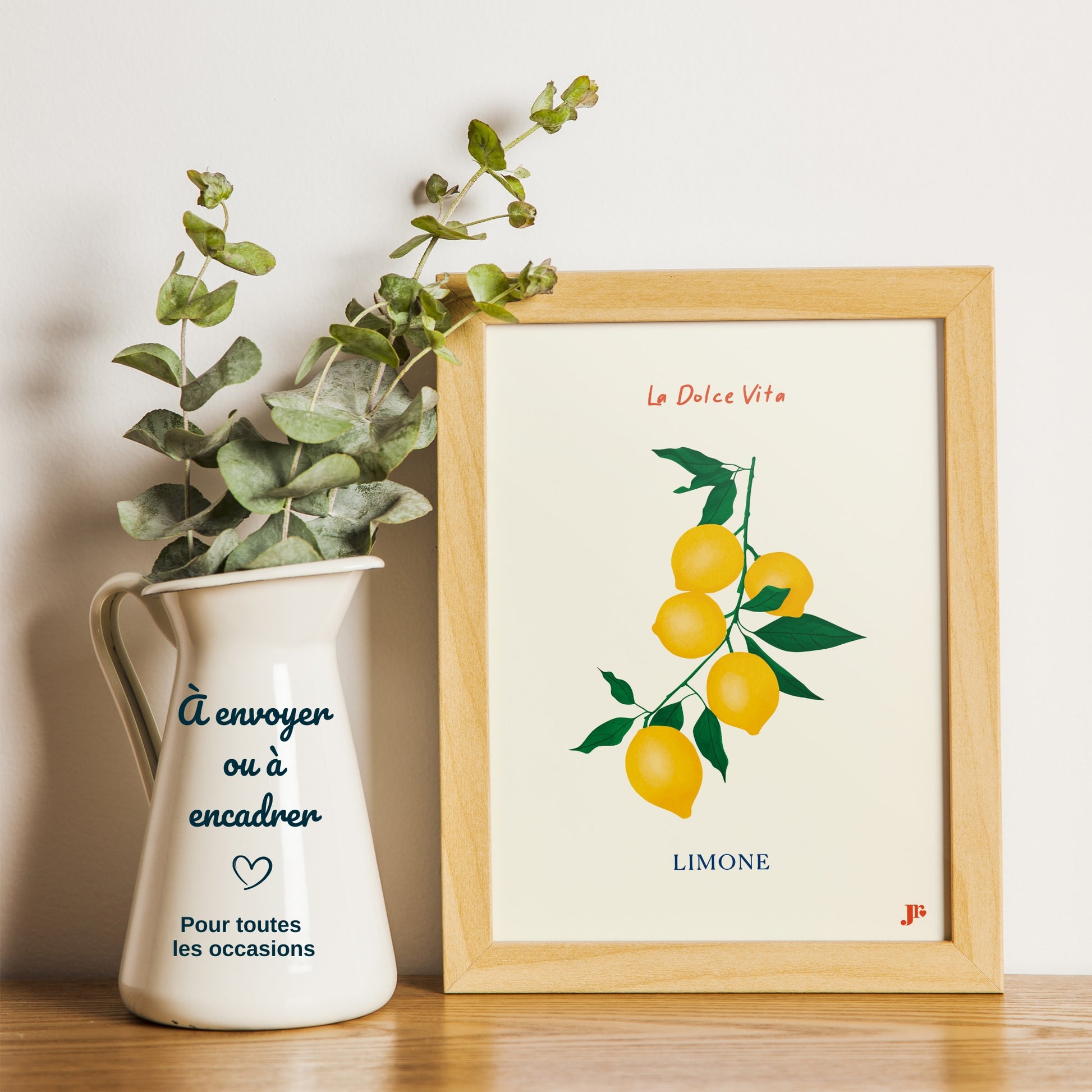 Carte postale Dolce Vita, Limone en décoration sur bureau idée cadeau illustration Julieroubergue