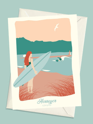 Carte postale illustrée intitulée “Hossegor, La Surfeuse” par Julie Roubergue, représentant une surfeuse prête à se jeter à l'eau.