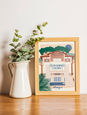 Carte postale Hossegor – Le Sporting encadrée au format 15x21 cm, illustration architecturale.