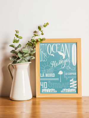 Carte postale illustrée intitulée “Hossegor, Les Plages” par Julie Roubergue, représentant graphiquement les plages de cette station balnéaire de la côte landaise en bleu.