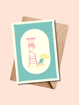 Carte postale L'Été, La Plage accompagnée de son enveloppe kraft – présentation soignée et estivale.