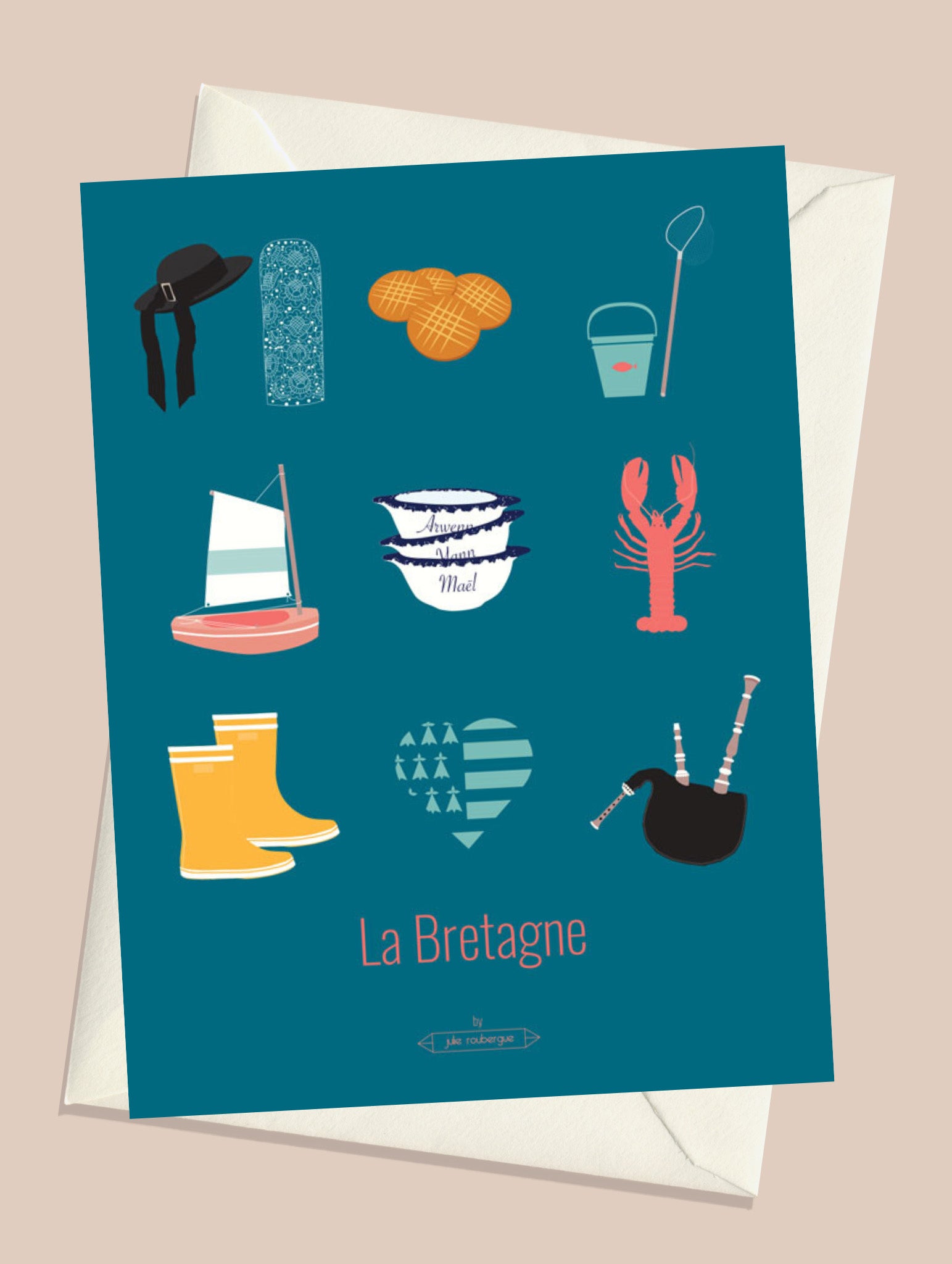 Carte postale La Bretagne – Les Iconiques avec son enveloppe assortie, objets emblématiques de la région bretonne.