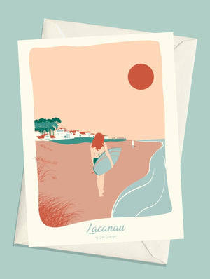 Carte postale Lacanau - Bord de Mer avec son enveloppe assortie, avec une surfeuse marchant sur le sable.