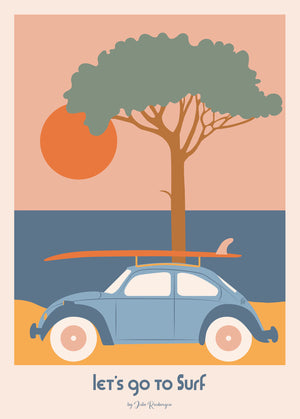 Carte postale Let’s Go to Surf – Coccinelle bleue, pin parasol et coucher de soleil en bord de mer.