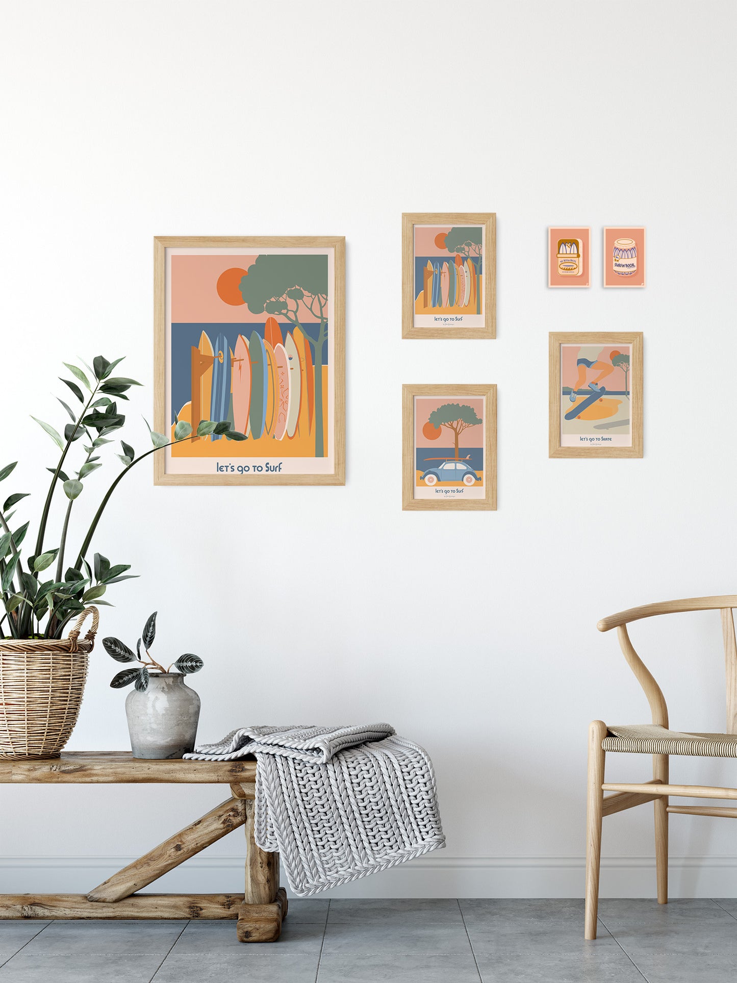 Proposition de décoration avec des cartes postales sur le thème du surf et su soleil