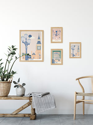 Carte postale illustrée intitulée “Londres, Bigben” par Julie Roubergue, représentant la fameuse tour horloge du palais de Westminster à Londres dans des tons pastel.