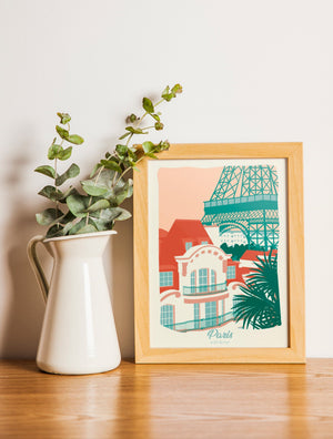 Carte postale illustrée intitulée "Paris, Les Toits" par Julie Roubergue, représentant une vue sur les toits de la capitale et sur la Tour Eiffel dans les tons pastel.