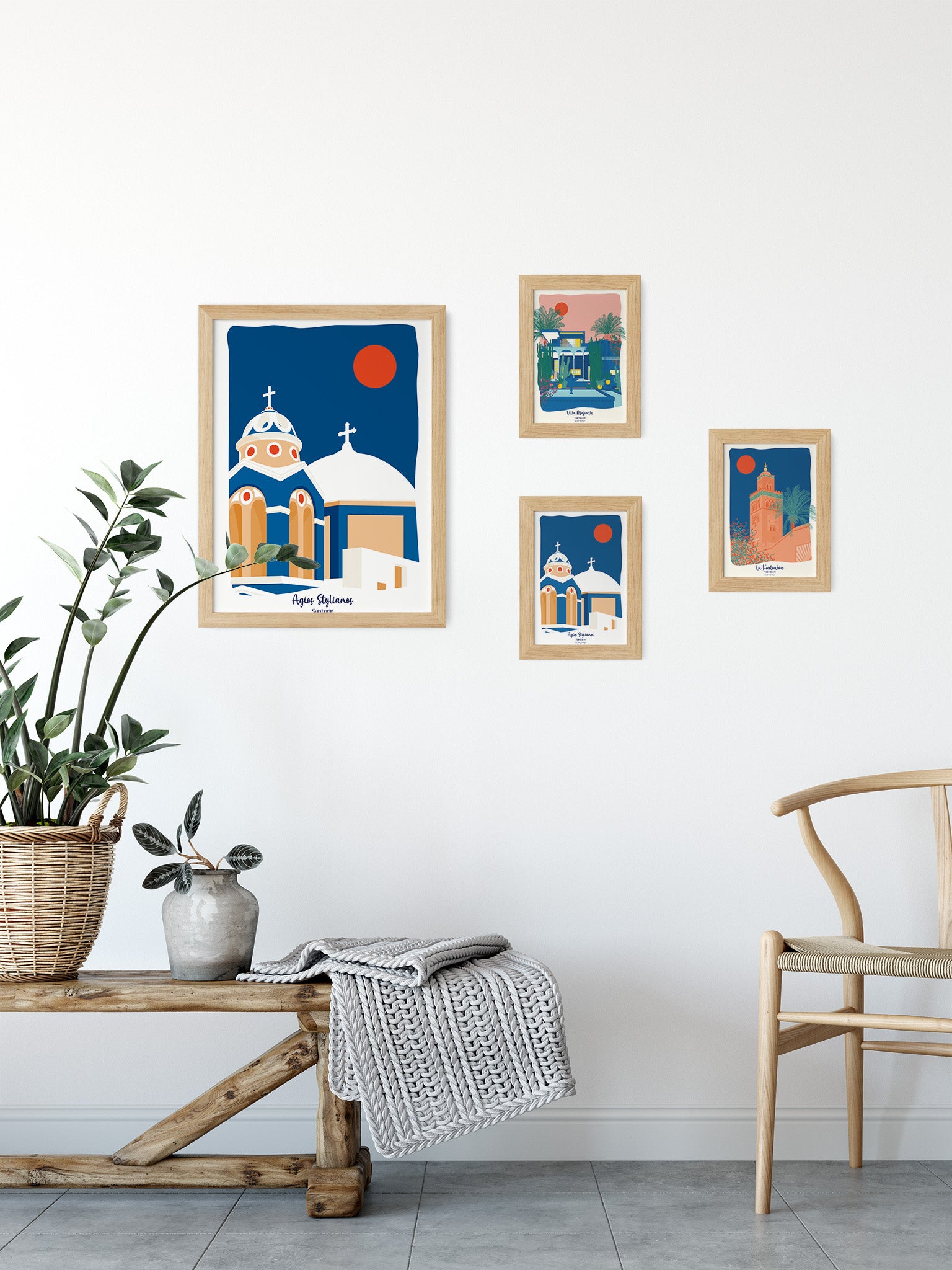 Carte postale illustrée intitulée “Santorin, Agios Stylianos” par Julie Roubergue, représentant une chapelle avec son dôme blanc avec un ciel bleu mediterranéen.