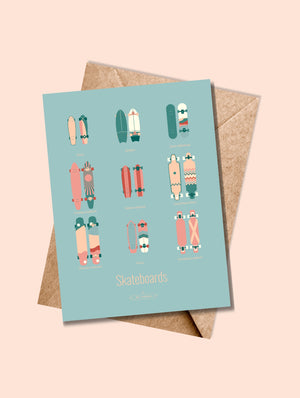 Carte postale Skateboards, Les iconiques avec un fond bleu, accompagnée de son enveloppe kraft.