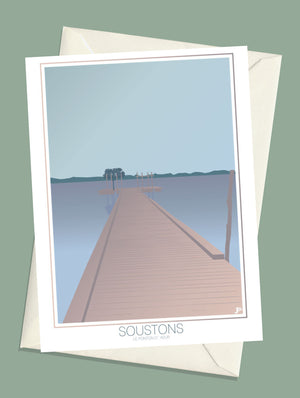 Carte postale illustrée intitulée “Soustons, Le Ponton d'Azur” par Julie Roubergue, représentant le fameux ponton sur le lac des Landes dans des tons doux.